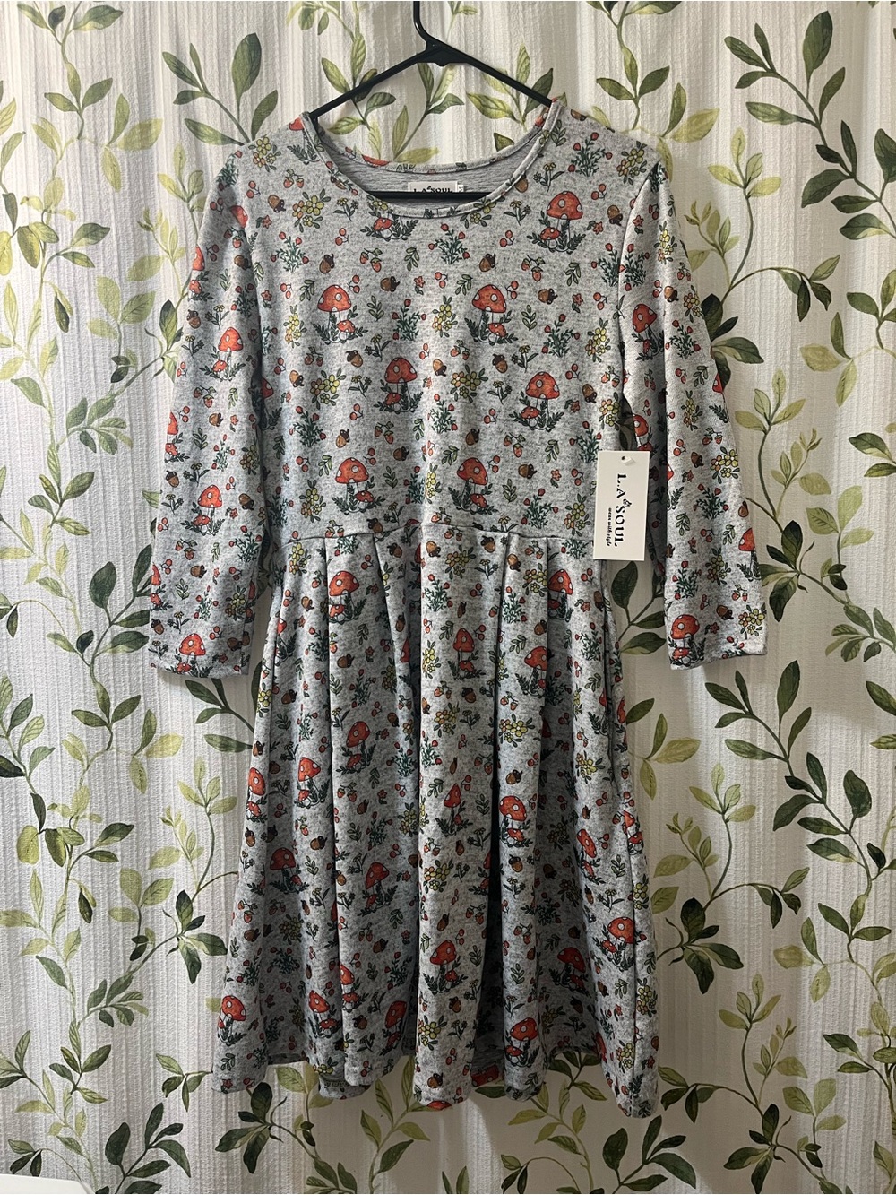 L.A. Soul Mushroom Print Pleated Dress – long sleeve Size M – NWT